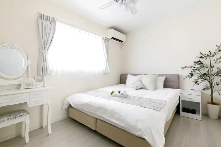 寝室3　クイーンサイズベッド