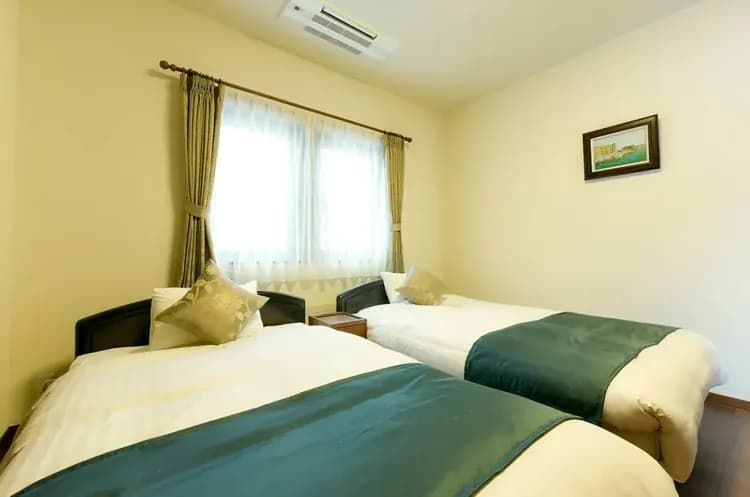 ダブルベッド 　(195 cm×140 cm)