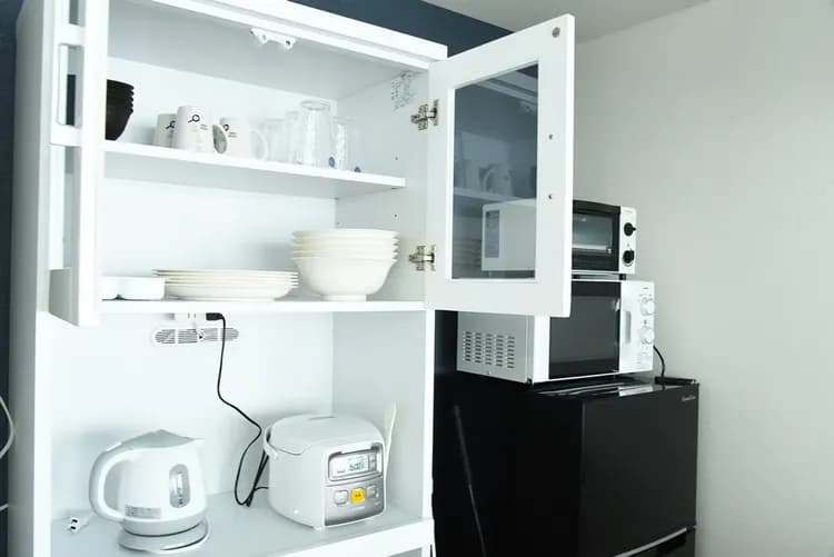 キッチンには冷蔵庫、トースター、電子レンジも♪