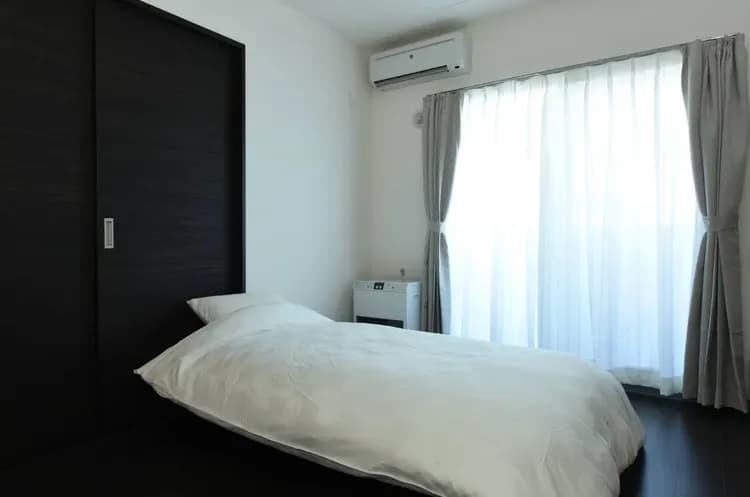 ソファは広げるとベッドになります