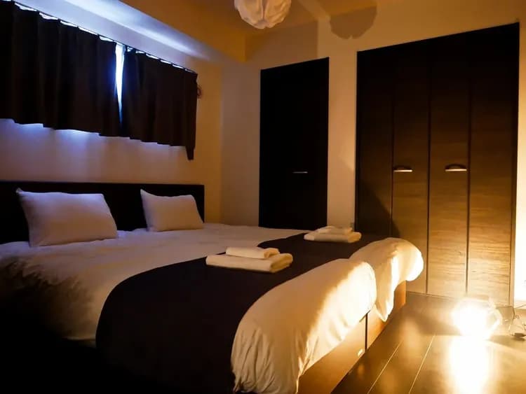 夜は落ち着いた雰囲気です