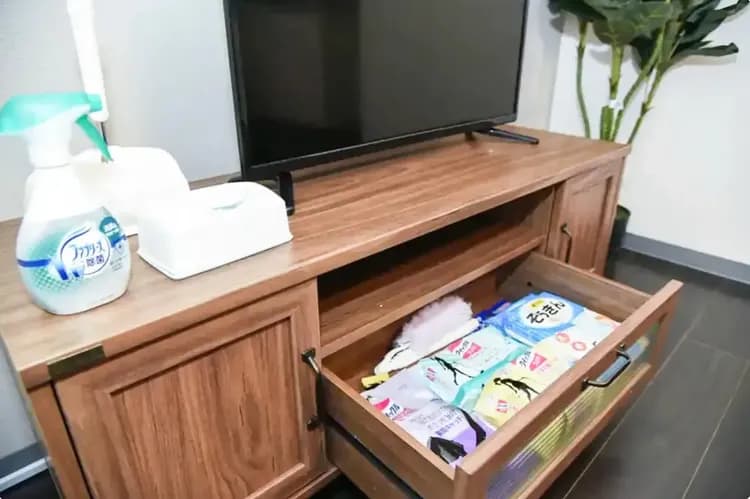 引き出しに清掃用具あります