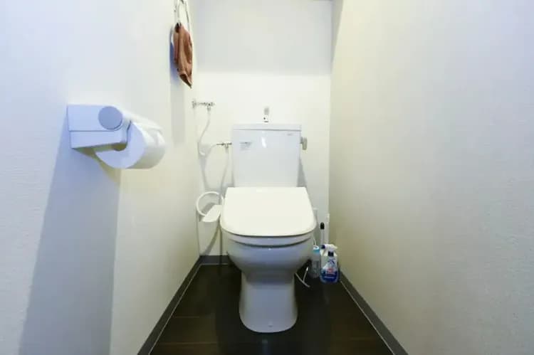 ウォシュレット付きのトイレ