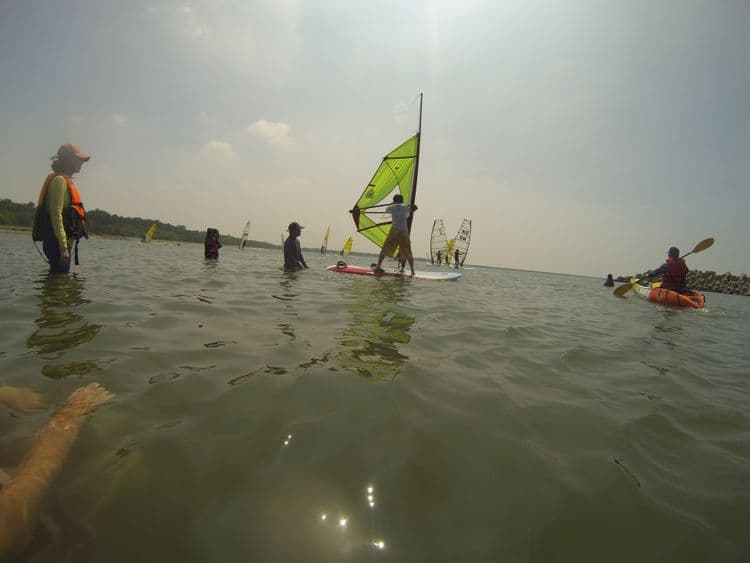 水上活動(風帆/衝浪/獨木舟/台江生態船膠筏之旅)water sport arrangement service(windsurfing/surfing/kayak/Taijiang eco boat ride)