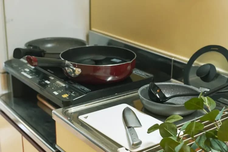 お料理好きな人にオススメ。鍋類３つありあます^^