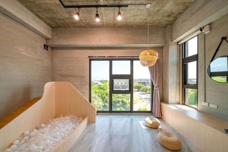 宜蘭伍月民宿｜18人包棟 ｜包棟獨棟民宿 親子溜滑梯 、麻將桌、廚房設施-11