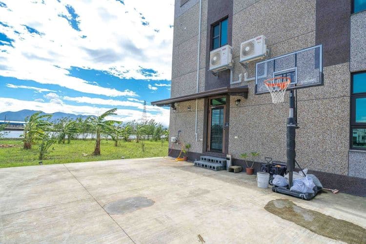 宜蘭伍月民宿｜18人包棟 ｜包棟獨棟民宿 親子溜滑梯 、麻將桌、廚房設施-10