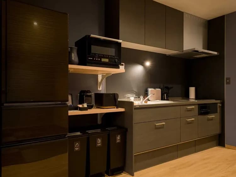 【スタンダードファミリールーム】ソファーとテーブル