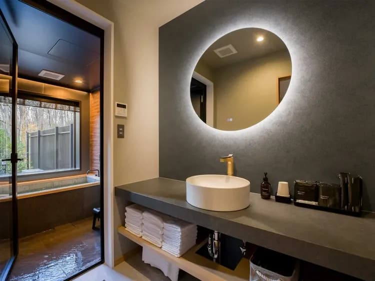 【スタンダードファミリールーム】バスルームと洗面台