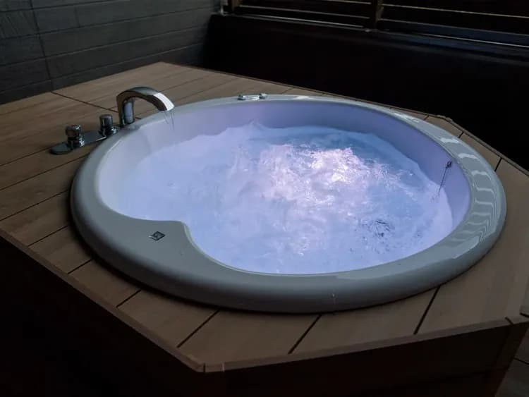 【露天ジャグジー付ルーム】イルミネーション機能付露天ジャグジーバス