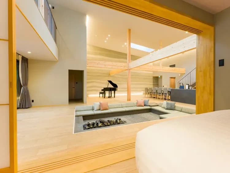 【A棟】ベッドルームから眺めるリビングエリア