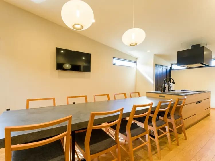 【B棟】キッチン・ダイニングスペース