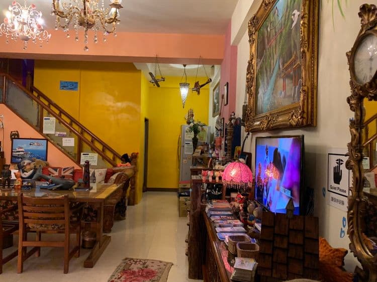 民宿客廳,電視牆