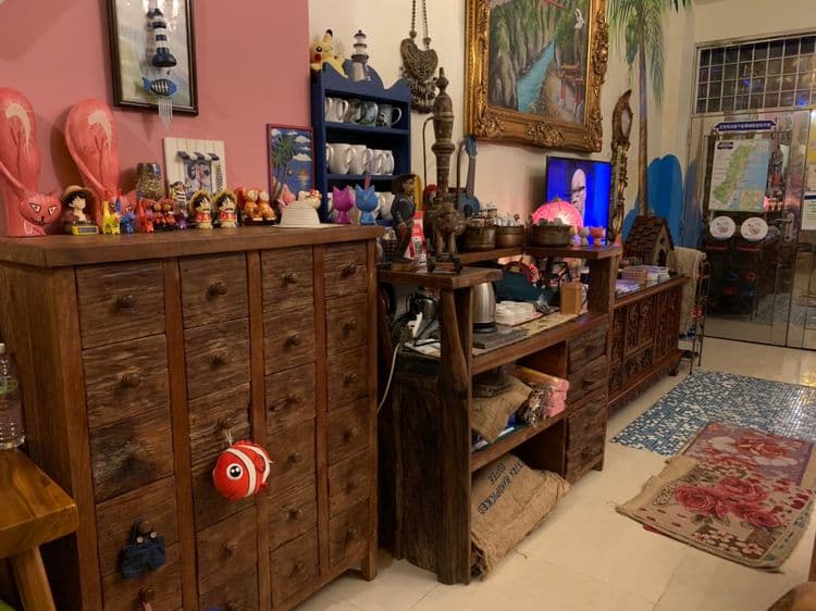 民宿客廳,飲料吧台區