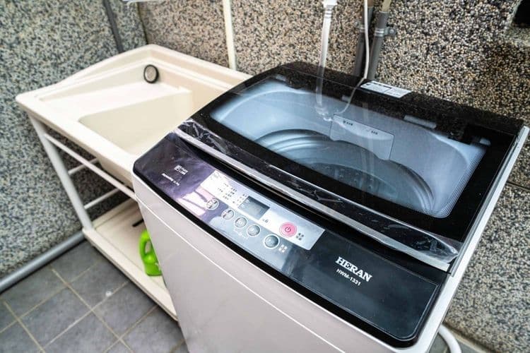 Feel free to stay-20