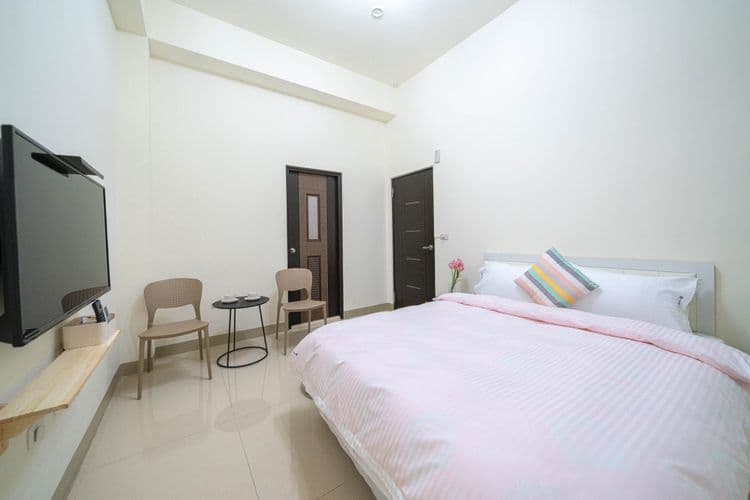 Feel free to stay-13