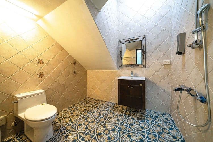 Feel free to stay-15