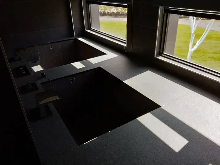 W套房擁有室內超寬敞的沐浴空間及冷熱雙池風呂