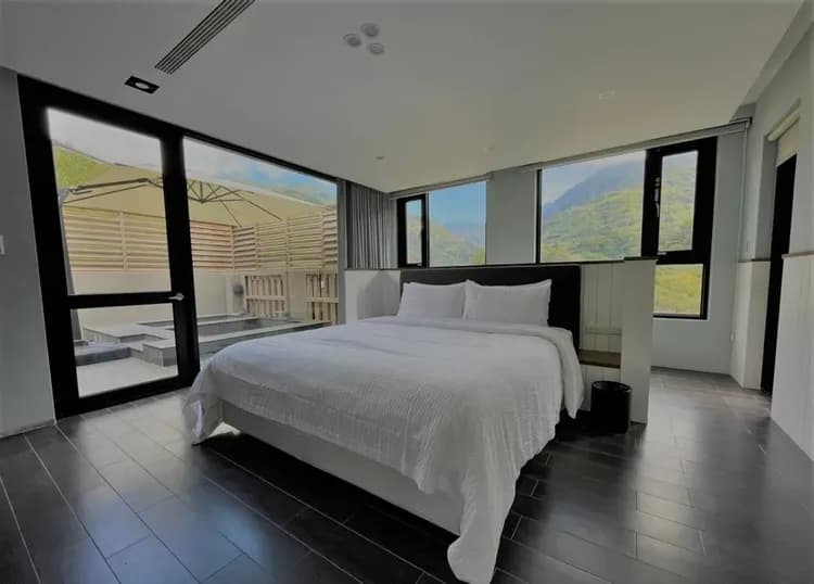 「頂級Ｗ套房」為翩翩泰安最頂級房型，擁有獨立露天冷熱雙池風呂