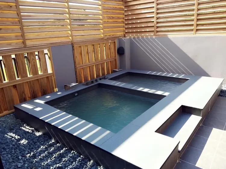 「頂級Ｗ套房」為翩翩泰安最頂級房型，擁有獨立露天冷熱雙池風呂