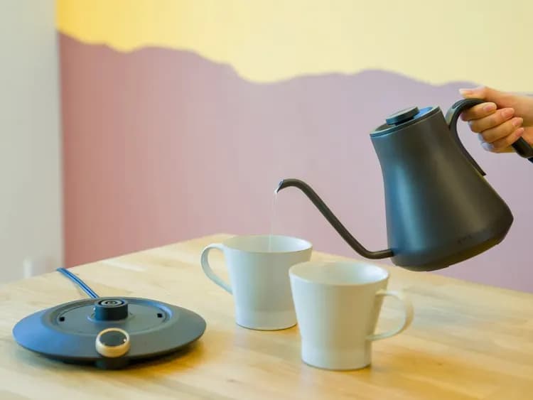 【ファミリールーム・103】電気ケトル完備でゆったりティータイムはいかがでしょうか※イメージ