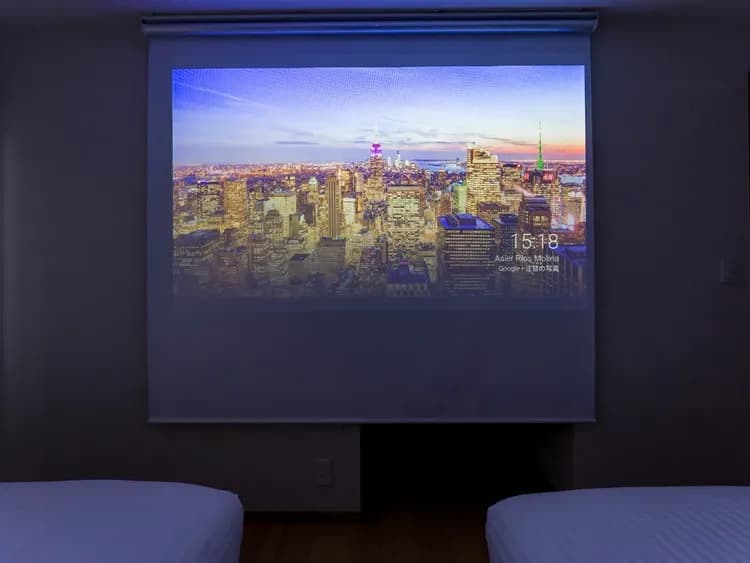 【101,102,103,105,108】寝室にはプロジェクターを完備