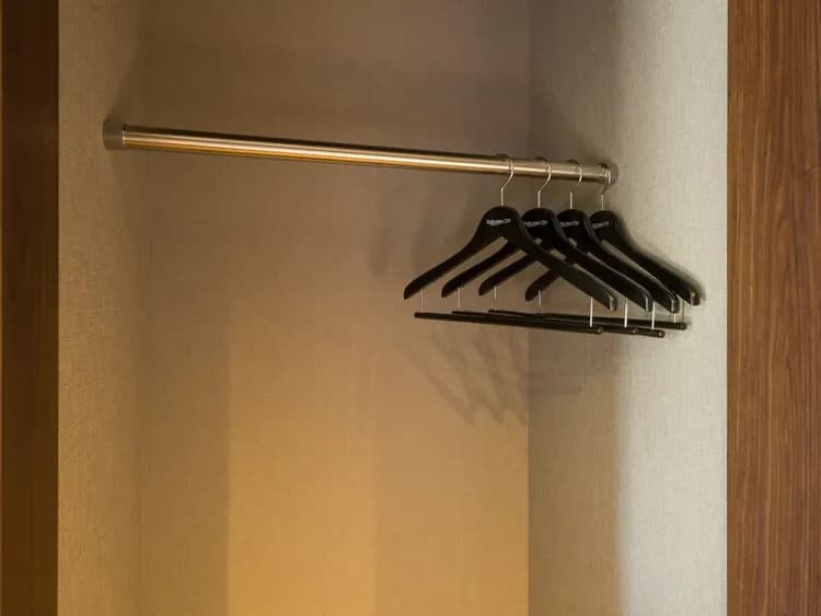 【スタイリッシュ】洋服がかけられるクローゼットもご用意