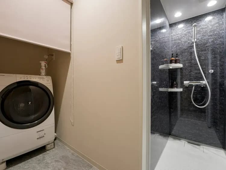 【シンプルモダン・107,109】ドラム式洗濯機とシャワーブース