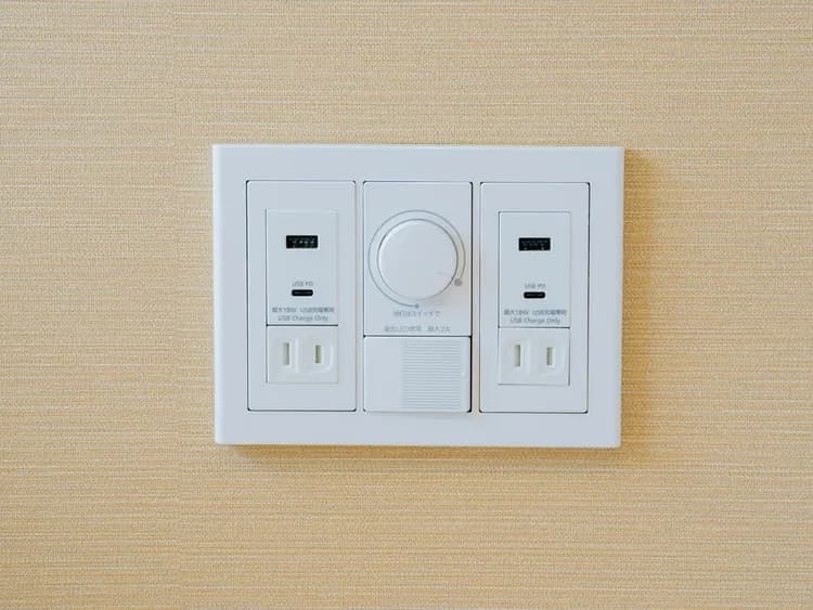 【全室共通】電気スイッチ・コンセント・USBポート