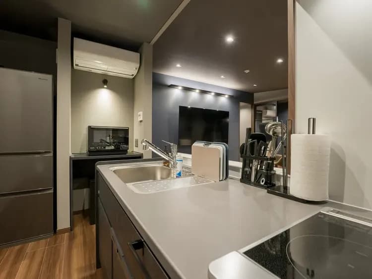 【スタイリッシュ】広々と作業ができるキッチンスペース