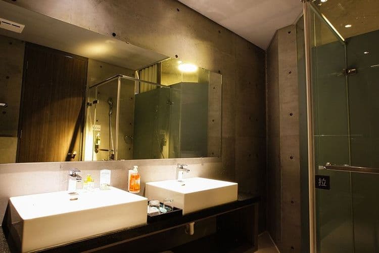 衛浴(附免治馬桶)