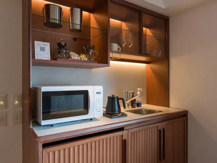 【ドッグフレンドリールーム】電子レンジ、電気ケトルなどの家電やコーヒーミルを完備