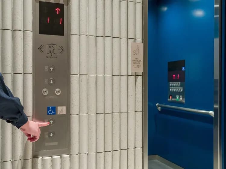 【エレベーター】ペットと同乗可のボタンをご利用ください（3・4F以外はご利用いただけません）