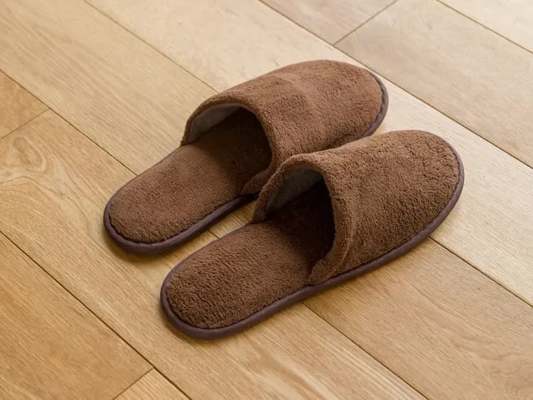 【スイートルーム】室内履きスリッパとしてご利用ください