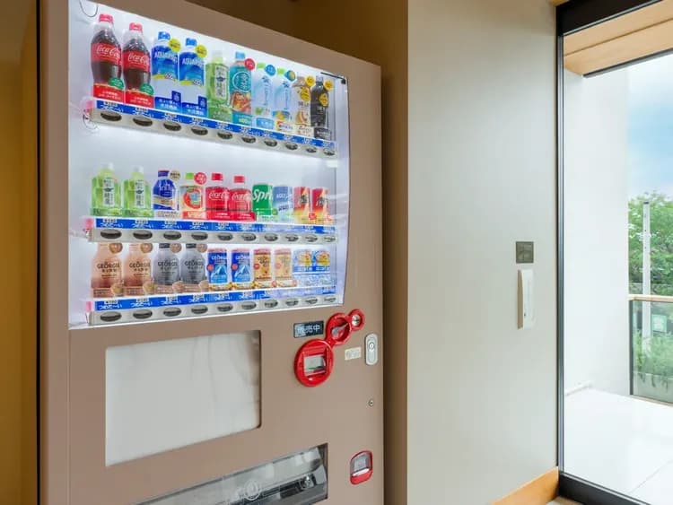 【２階フリースペース】自動販売機