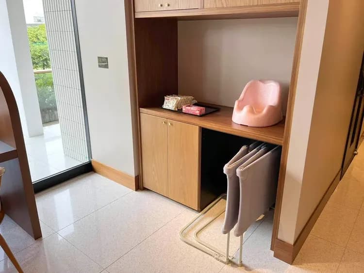 【ベビー・キッズ用】グッズは２階にご準備がございます、ご自由にご利用ください