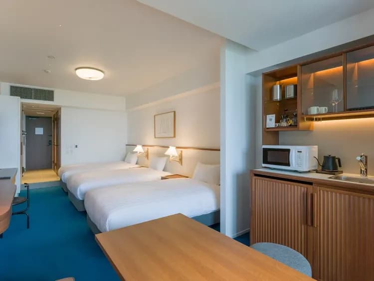 【トリプルルーム】電子レンジや電気ケトルなどの家電も充実