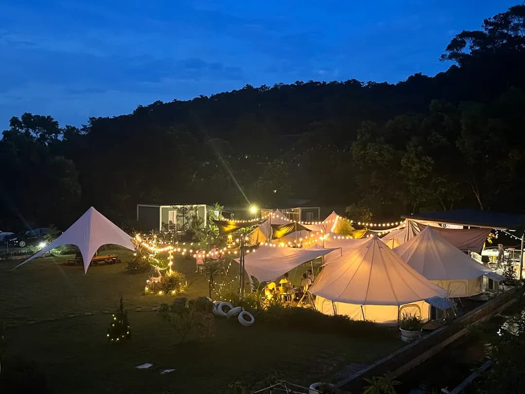 宜蘭縣-Leshan樂山環茶｜懶人露營附冷氣、星空電影、2-14人民宿包區、營火派對