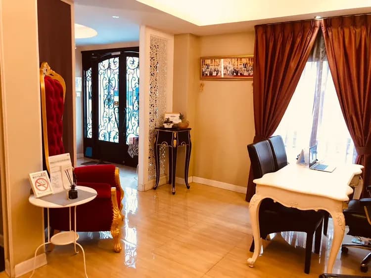 THE STAR OF SATHON-6