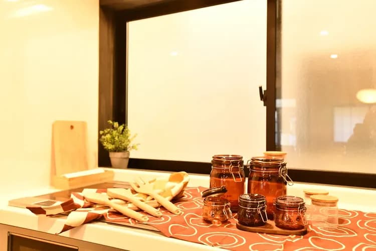 廚房備有廚具及餐具