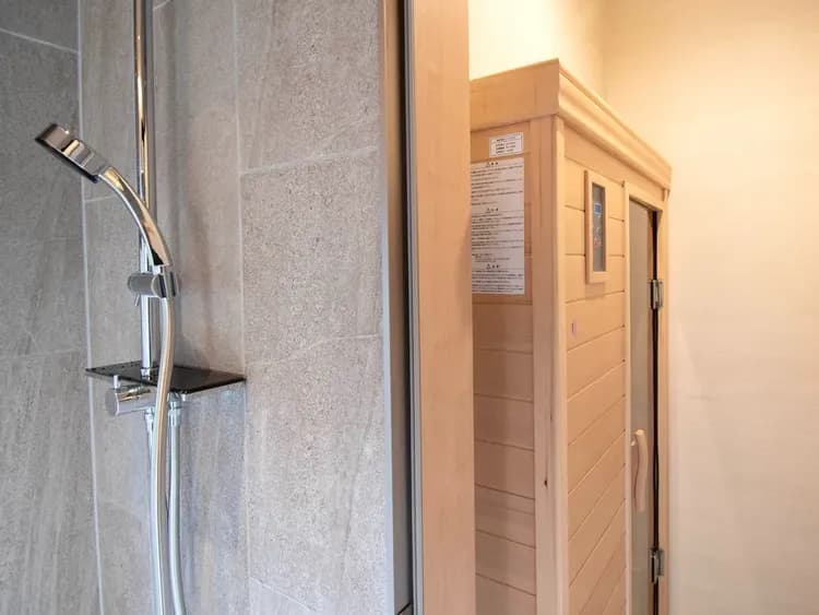 【C01～10（バスルーム）】1名用の低温サウナを設置しています