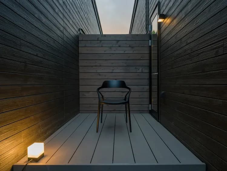 【全室共通】全室外気浴デッキを完備。日光の豊かな自然を贅沢にお楽しみください。