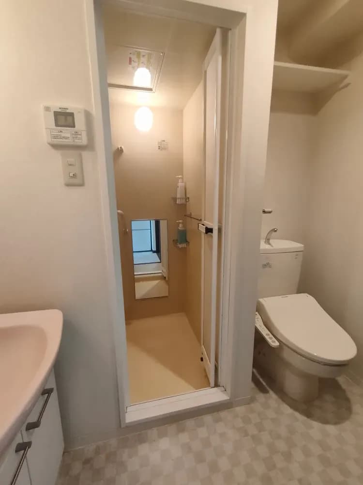 Within walking distance of Airport Bus Terminal/JR Namba Station, 5 minutes walk from JR Ashiharabashi Station, 1 room per floor-6