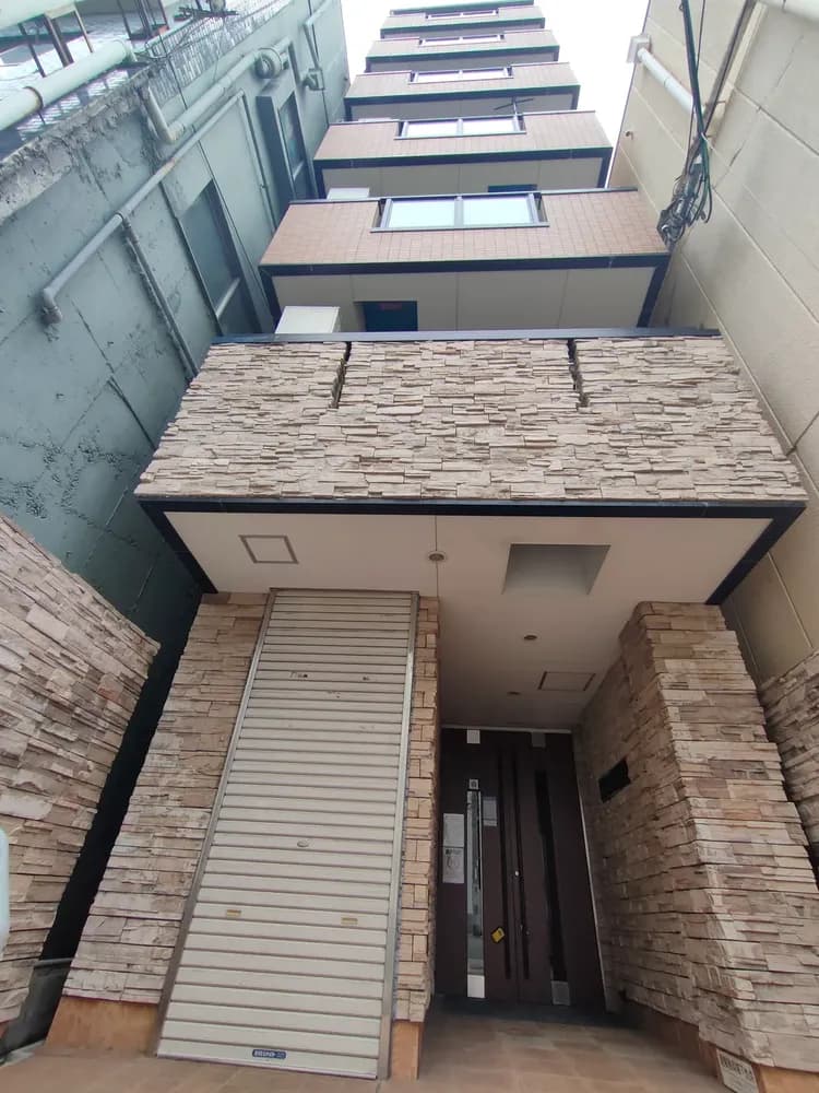 Within walking distance of Airport Bus Terminal/JR Namba Station, 5 minutes walk from JR Ashiharabashi Station, 1 room per floor-12