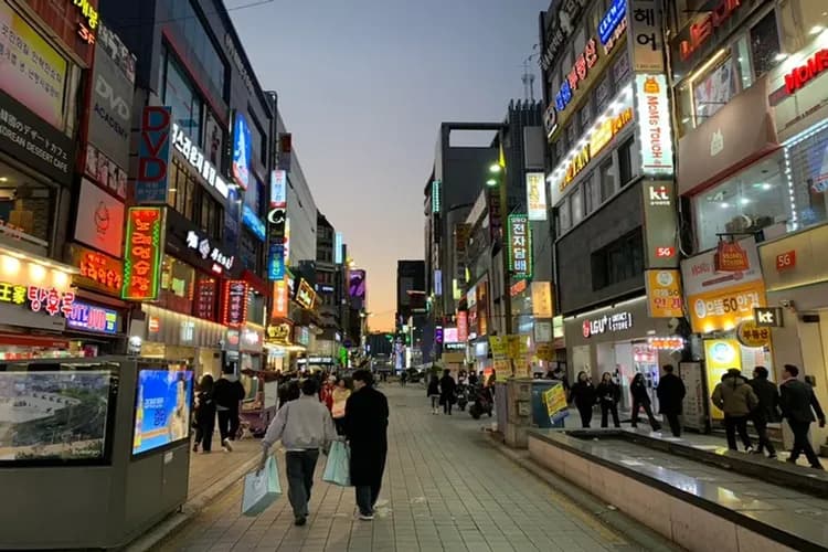 【釜山旅遊】親子瘋玩樂天世界、絕影海岸步道、遊園列車圜繞最美海岸線、草梁故事路、樂天OUTLET好好逛五日｜高雄來回