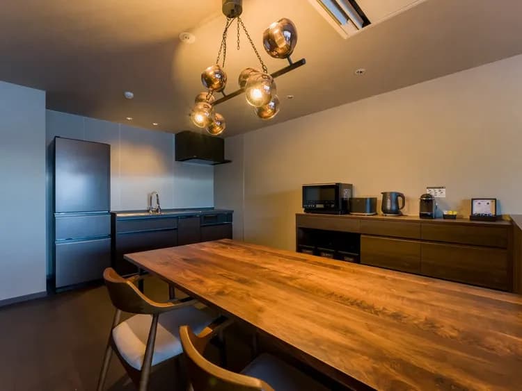 【キッチンダイニング】暮らすように泊まることができるリビング