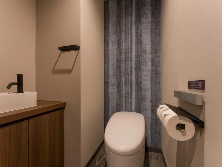 【トイレ】全室に温水洗浄機能付きトイレを完備