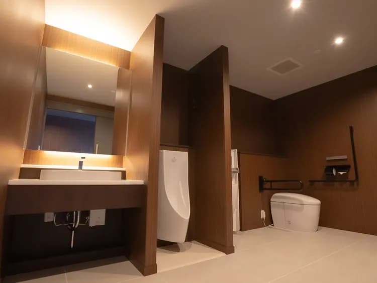 【２F共用部】ユニバーサルデザイントイレあり