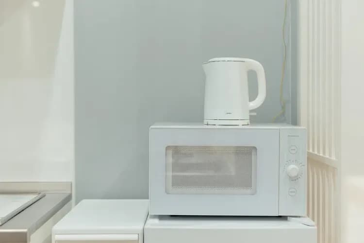 電気ケトル・電子レンジ有