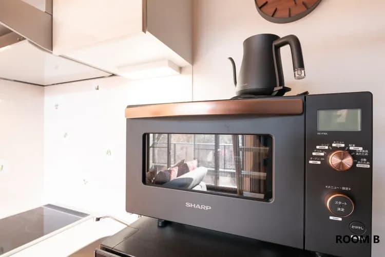 オーブン機能付きの電子レンジがございます。※オーブントースタではありません。